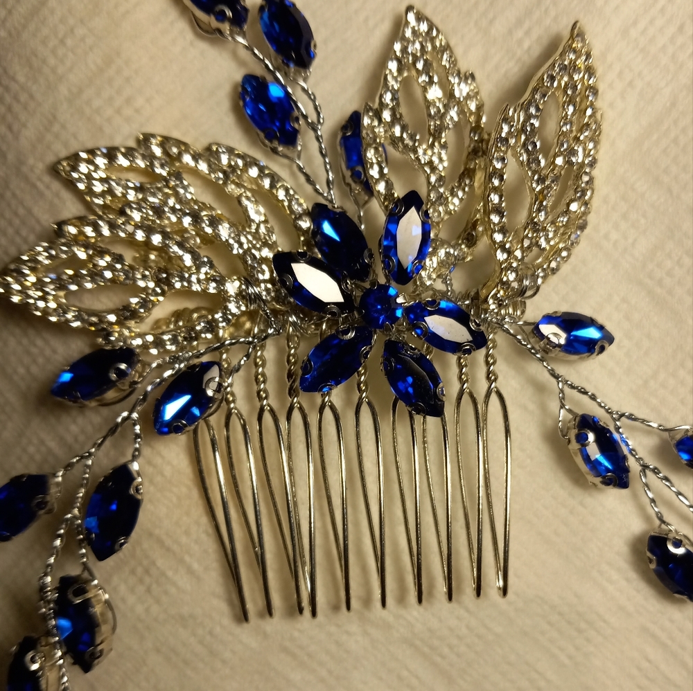 Beautiful Blue Hair Comb - Picture 4 of 16